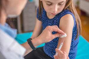 Большинство российских родителей не хотят вакцинировать детей от COVID-19